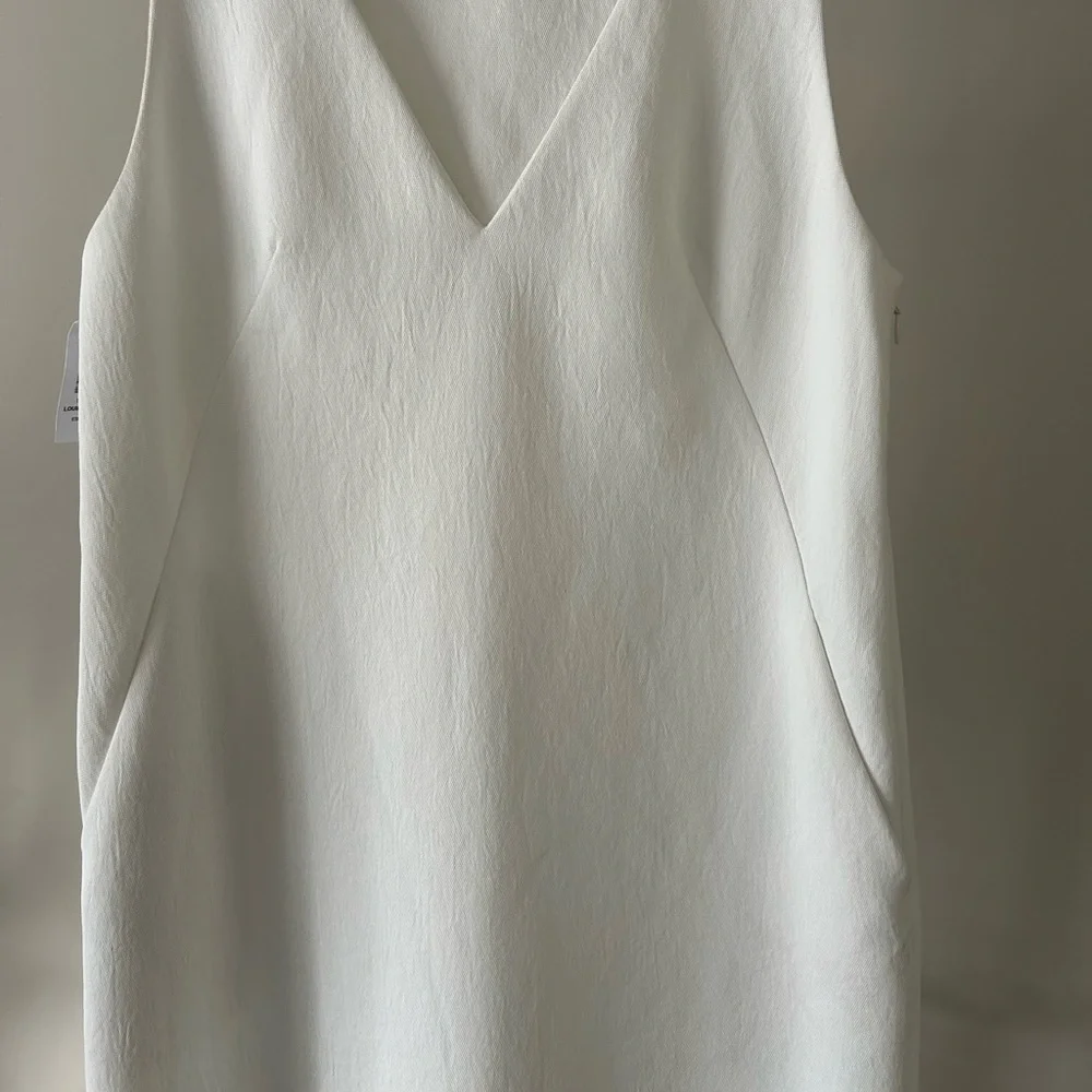 Aritzia Babaton Louie V-Neck Sleeveless Dress, Size 8, Colour White Espace. - Picture 5 of 8